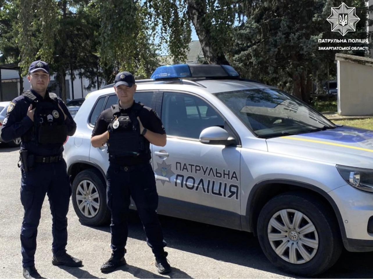 Патрульні Іван Мельничук та Віталій Родич