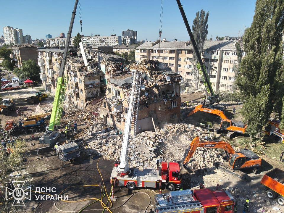 Наслідки російського обстрілу в Києві 28 серпня