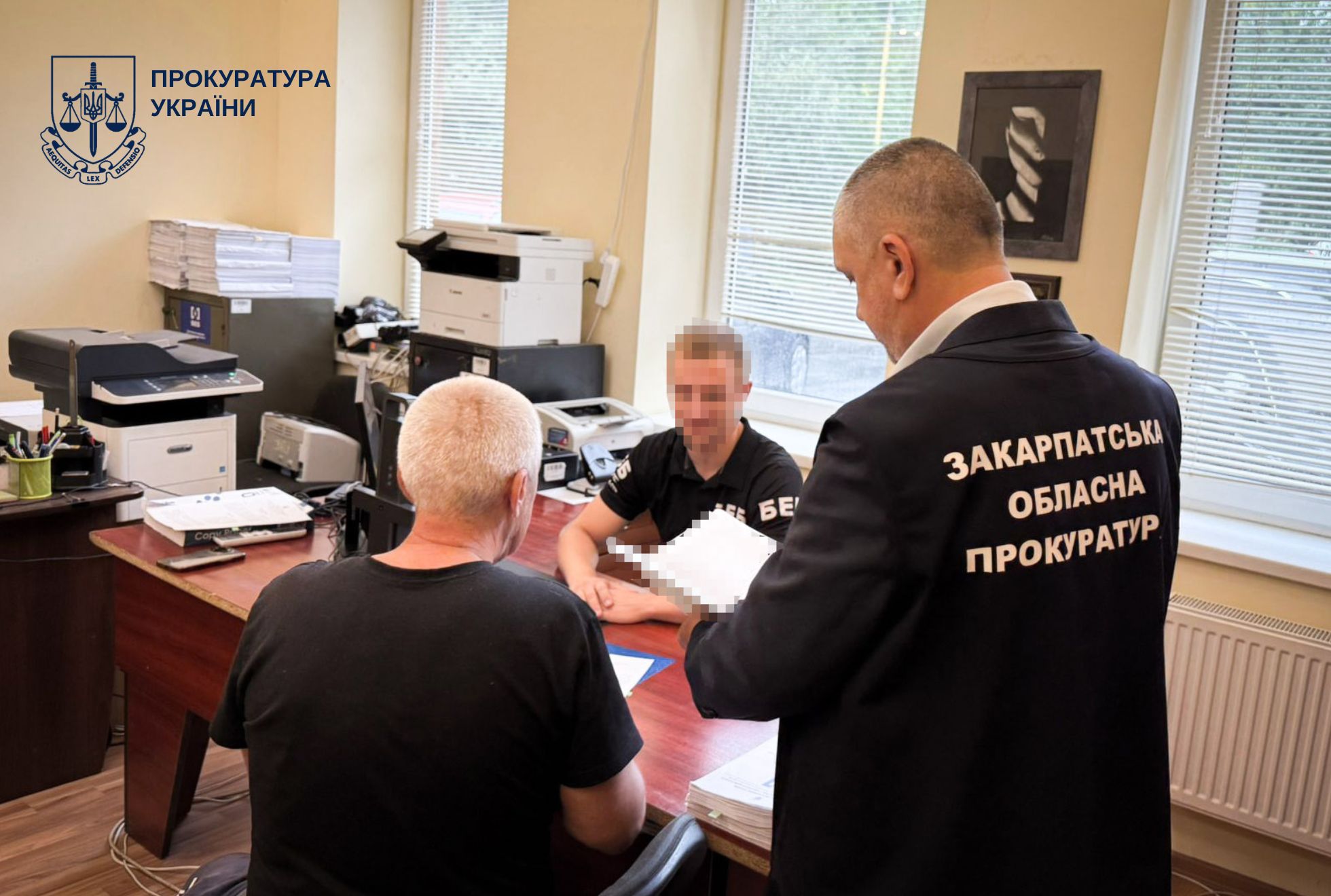 Підозрюваний з правоохоронцями