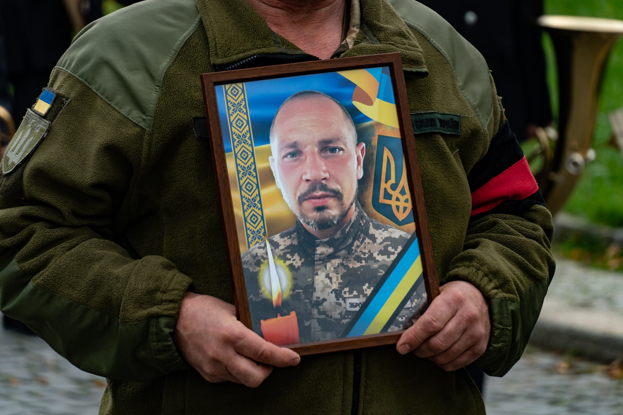 В Ужгороді в останній путь провели Воїна Віталія Куцаєва 