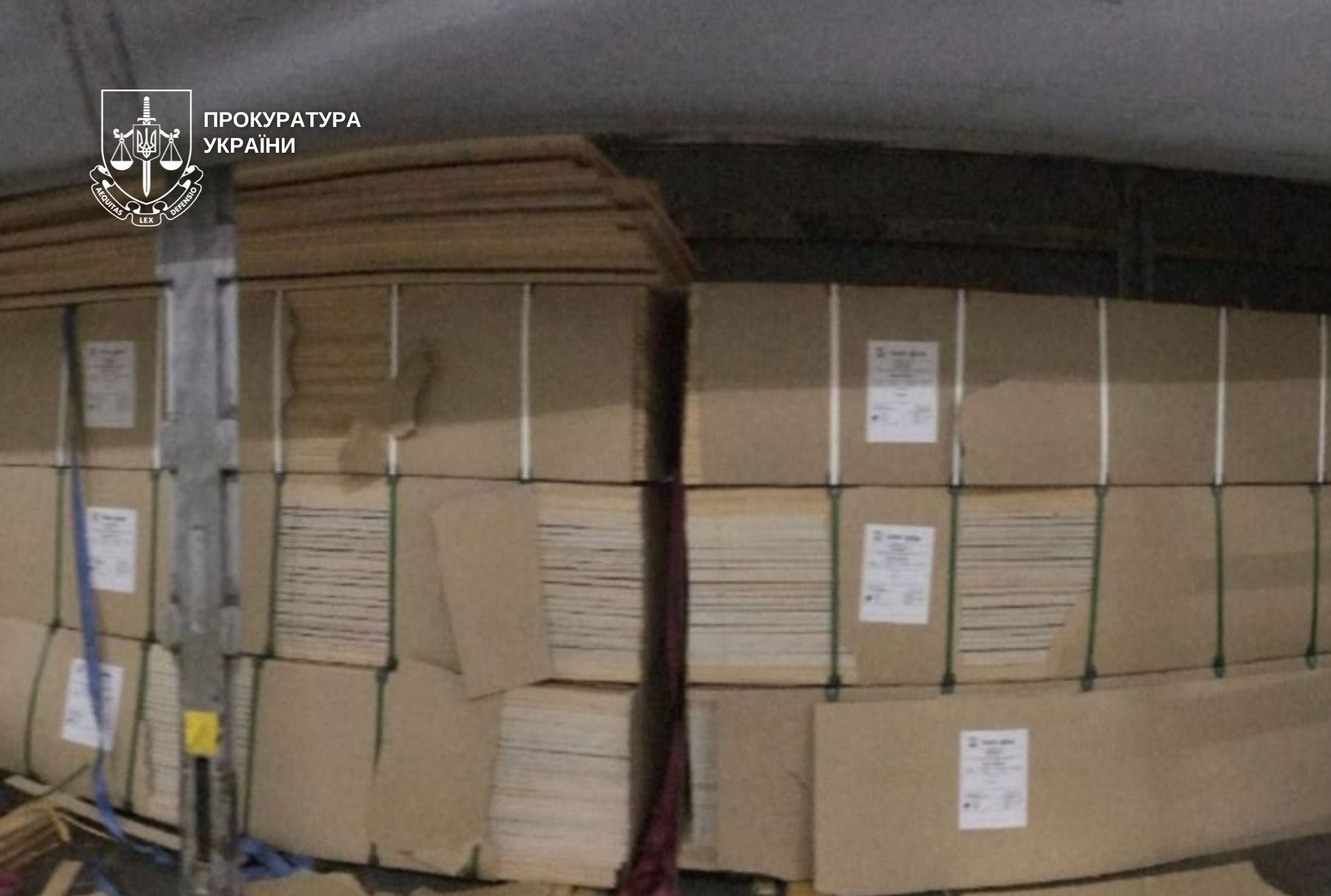 Листки фанери з прихованим наркотиком