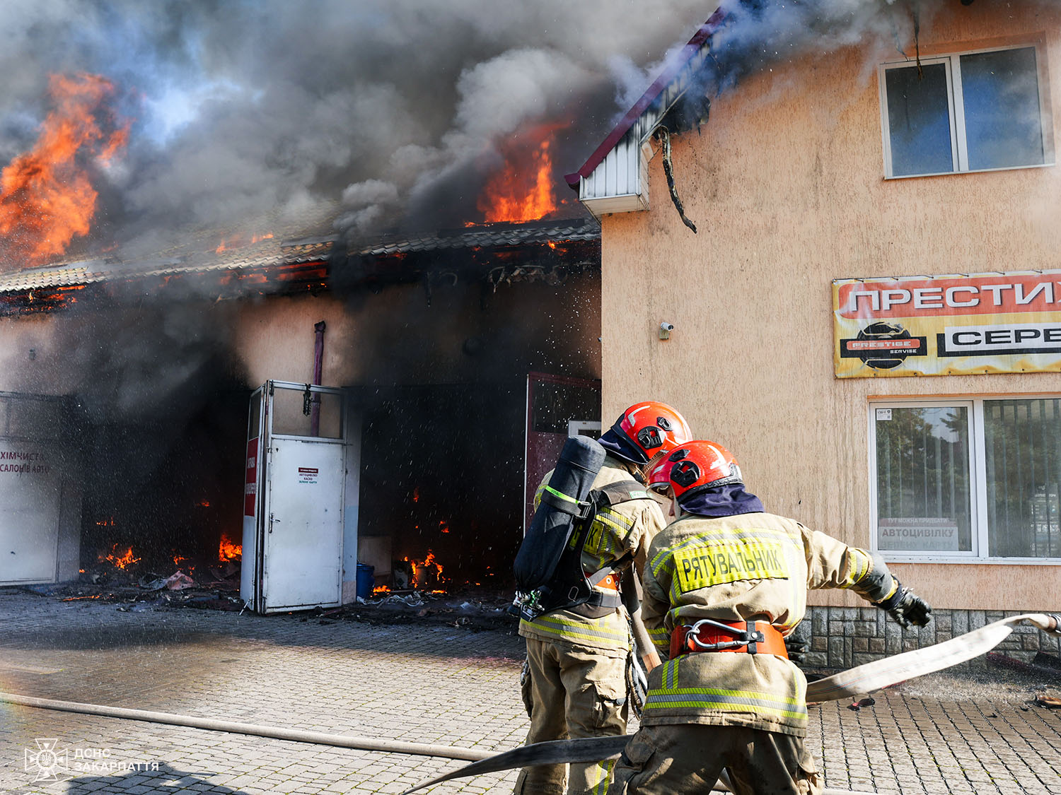 Пожежа в Ужгороді на СТО, 6 жовтня