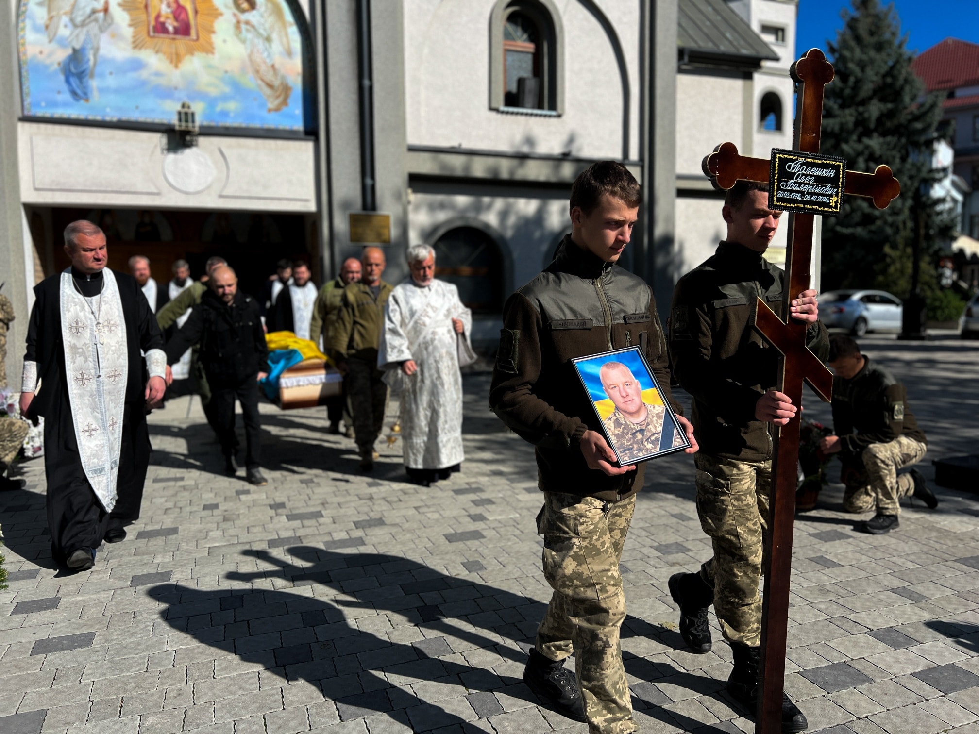 Прощання із воїном Олегом Полешкіним