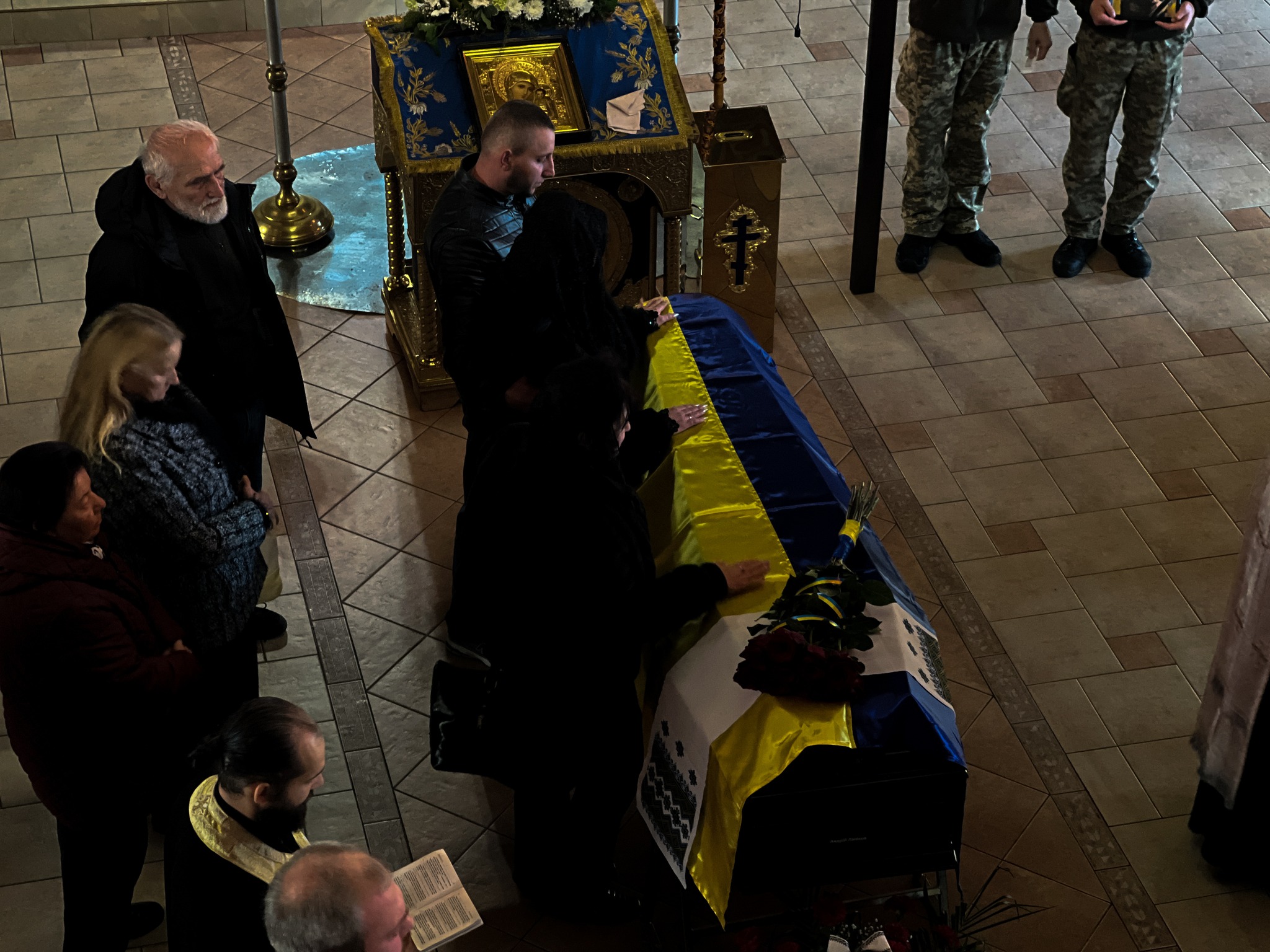 Прощання з полеглим захисником Андрієм Лапіковим