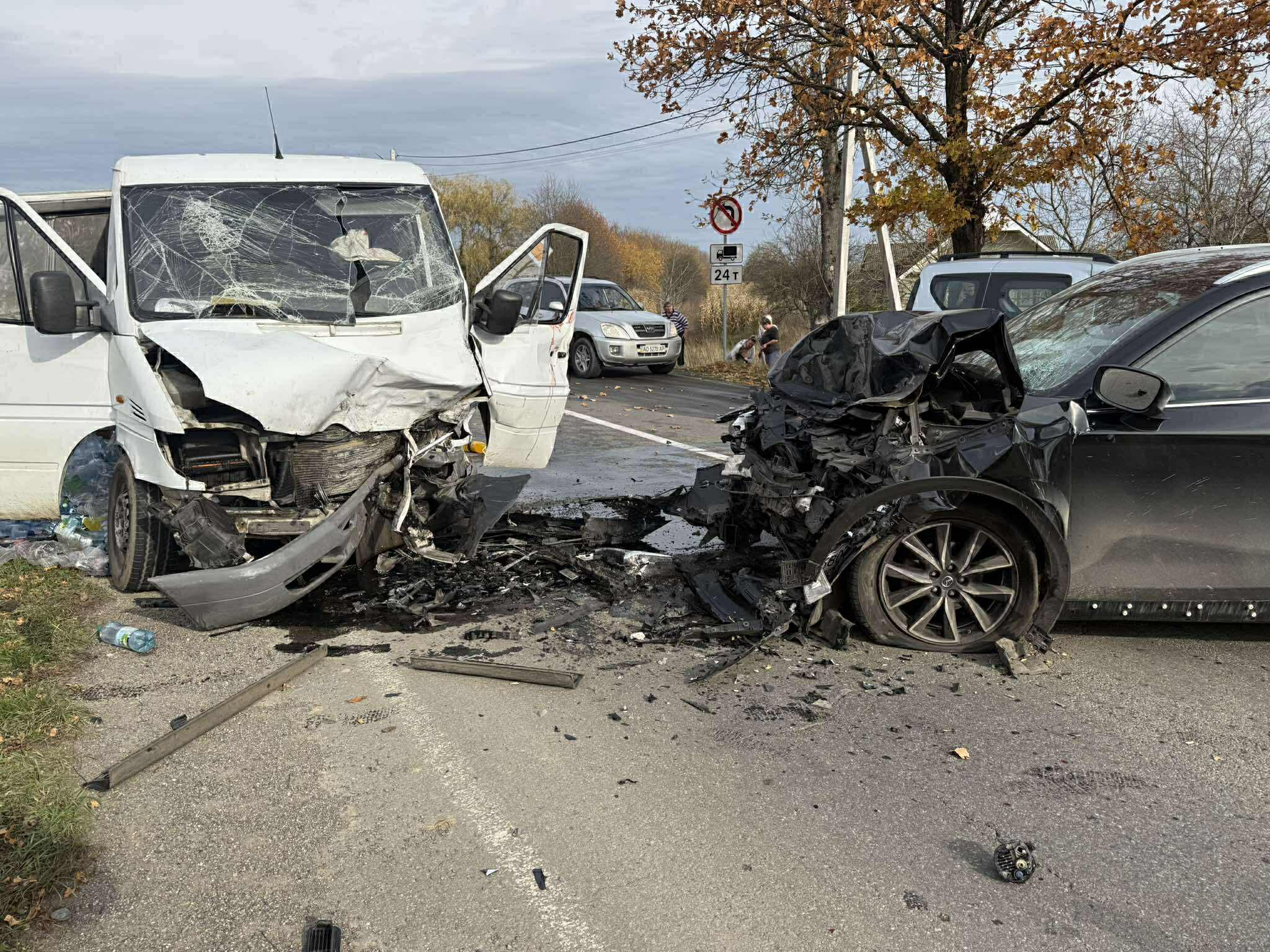 Місце зіткнення, пошкоджені авто