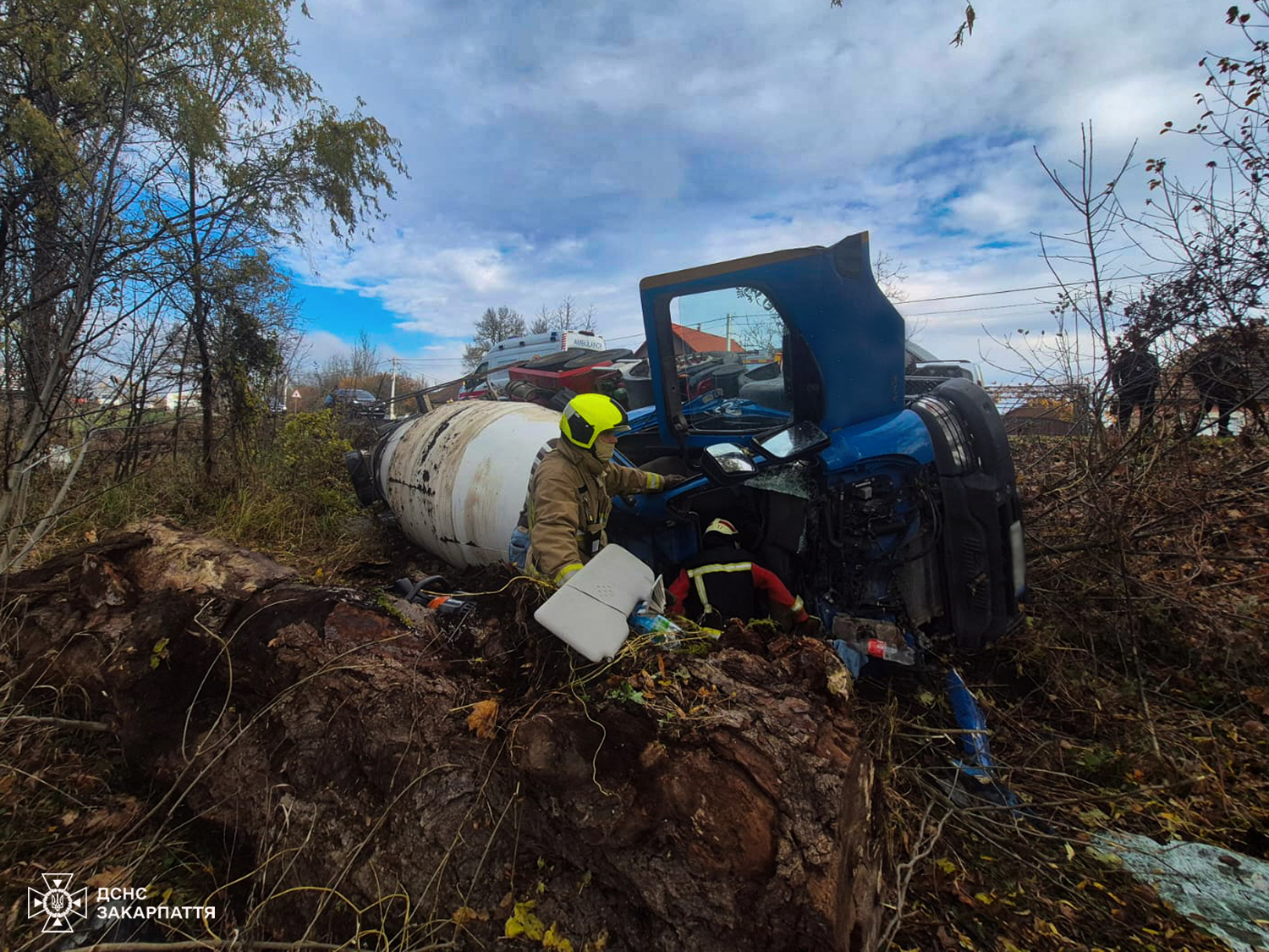 Перекинувся бетонозмішувач у селі Гать