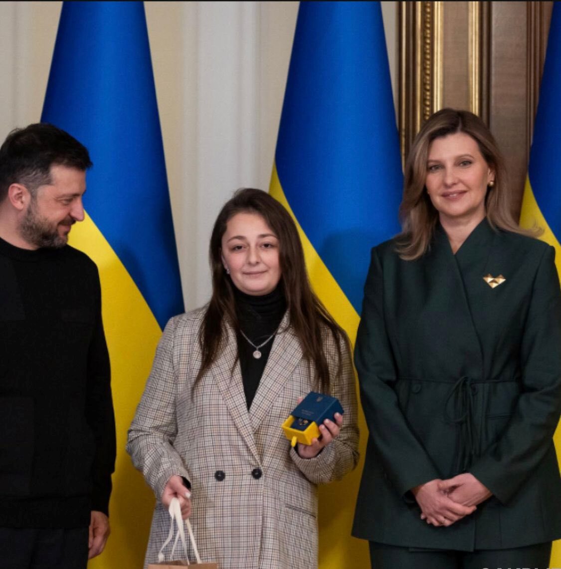 Людмила Менджур з Володимиром та Оленою Зеленськими