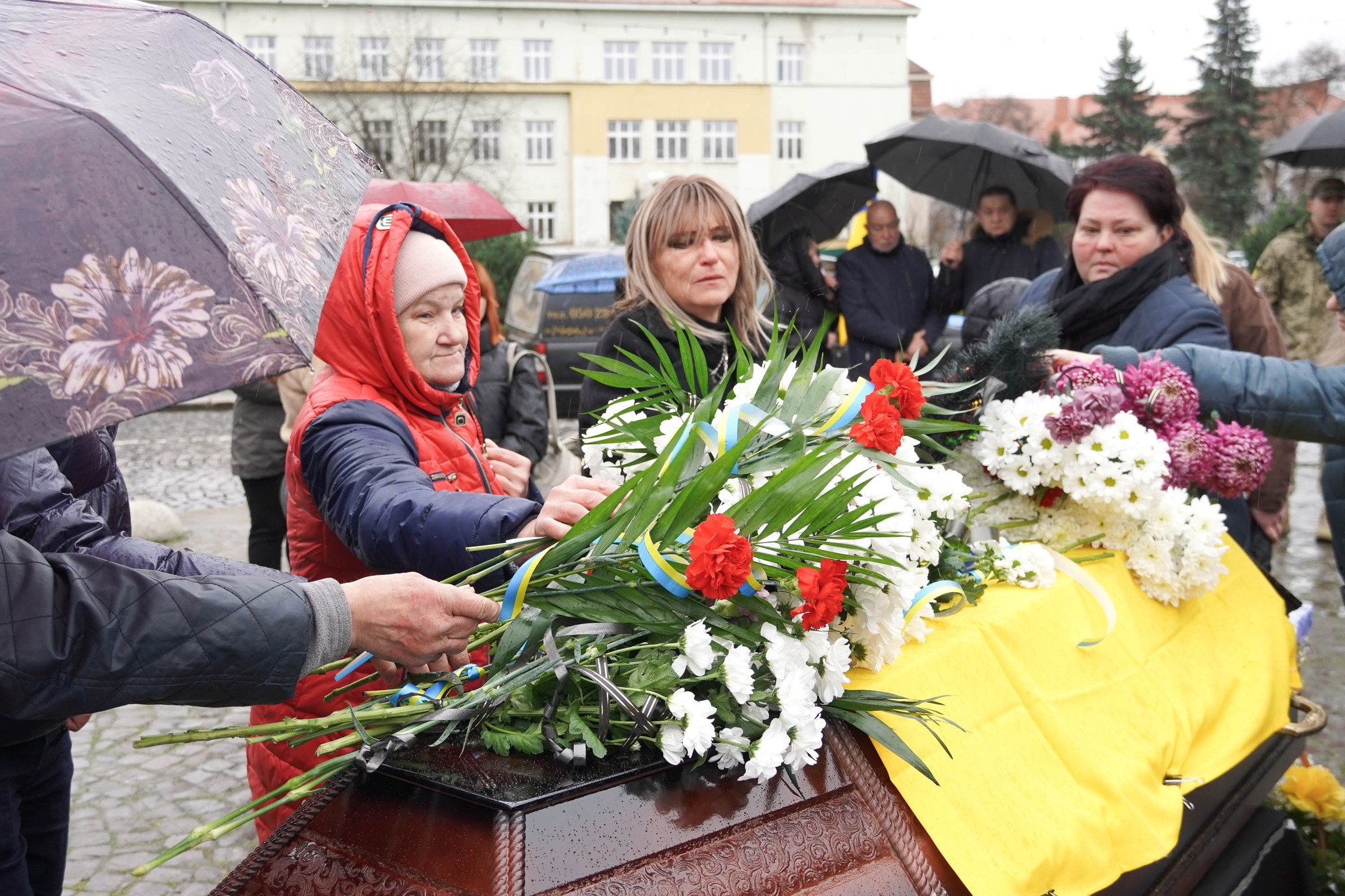 Прощання з полеглим воїном Михайлом Лупʼяком