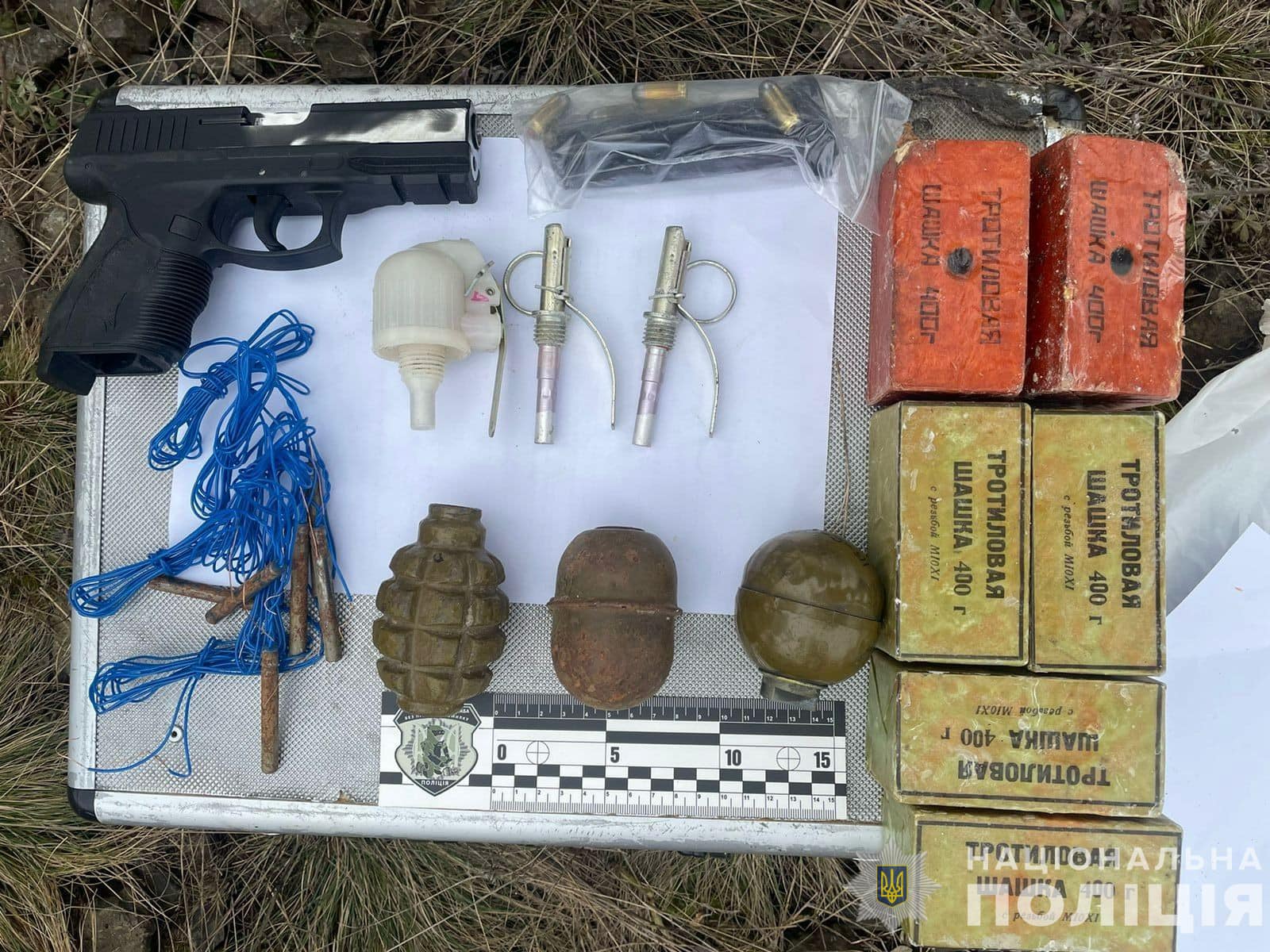 На Закарпатті ув‘язнений через телефон торгував зброєю