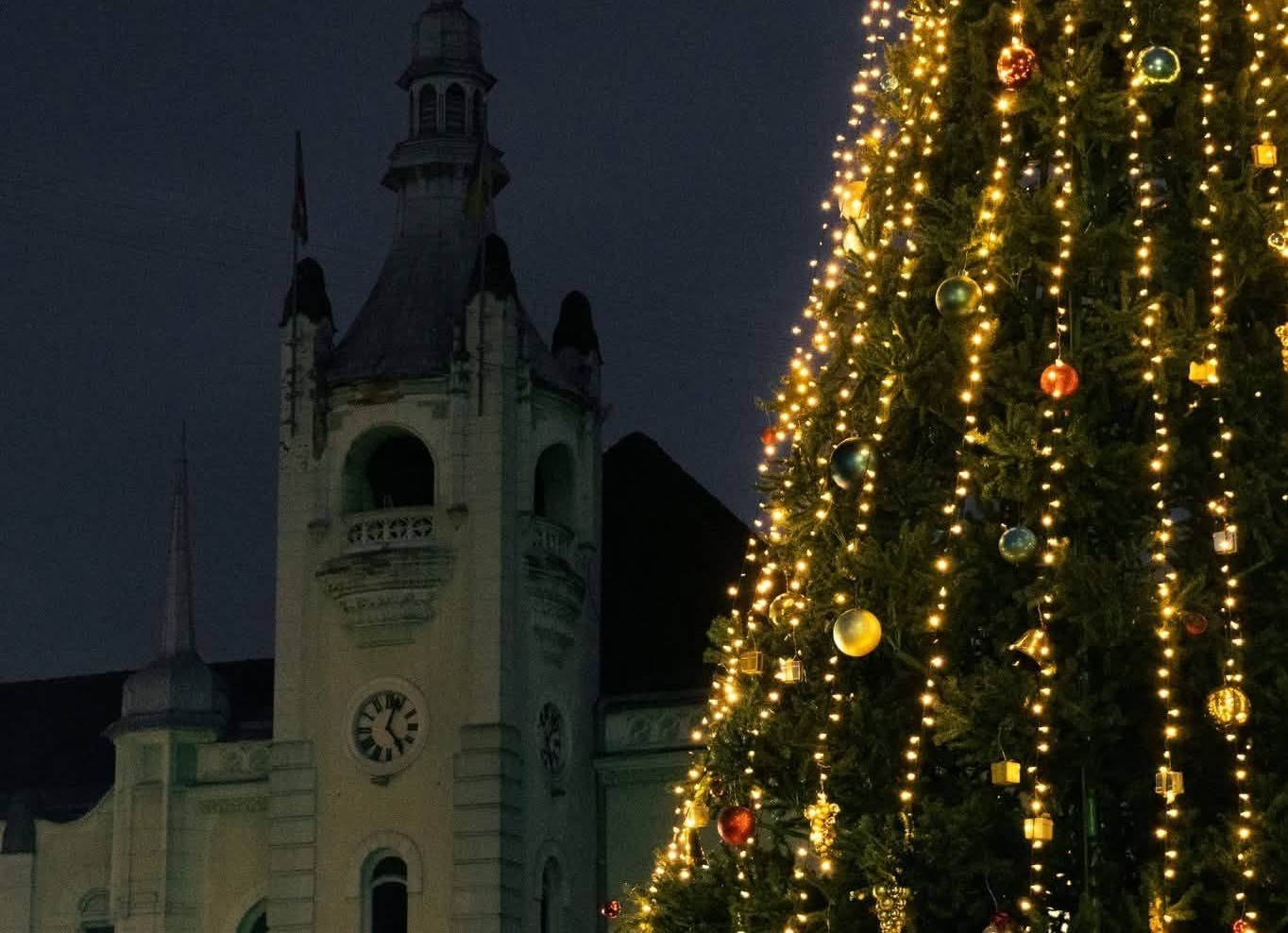 Мукачево, Ратуша, різдвяна ялинка