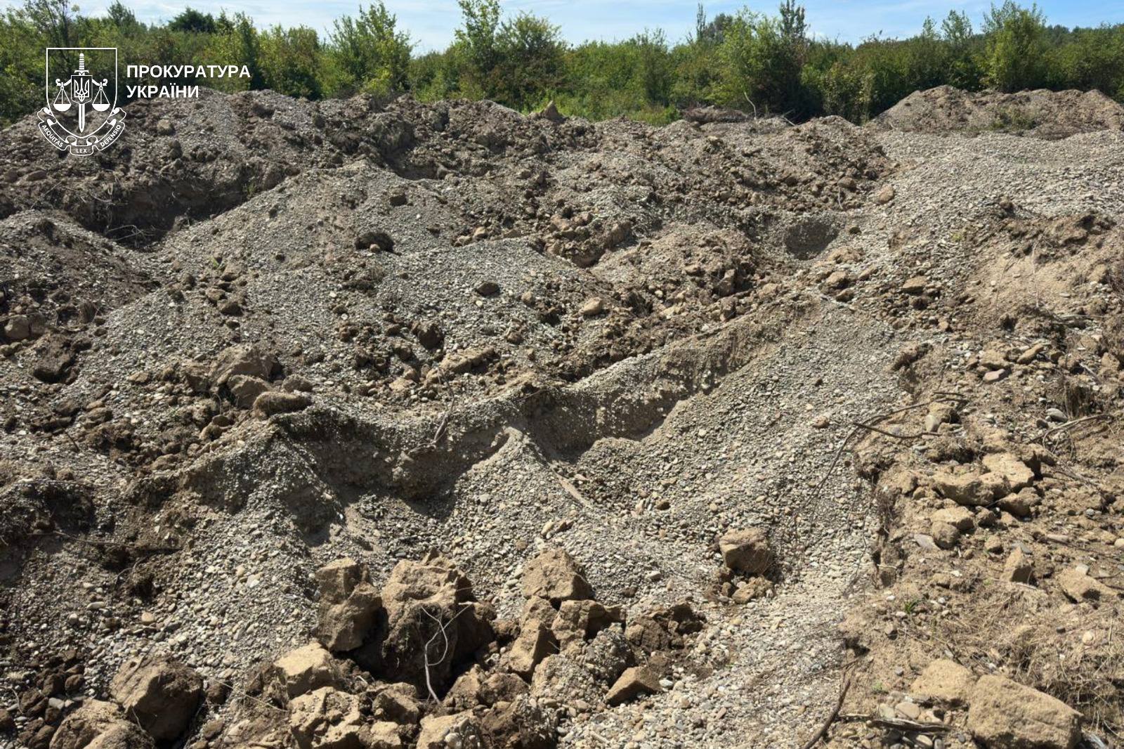 Незаконний видобуток корисних копалин на Закарпатті