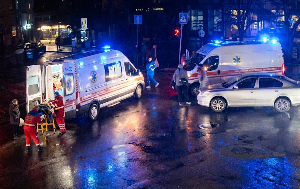 Зіткнення швидкої і легкового авто в Ужгороді, 8 лютого