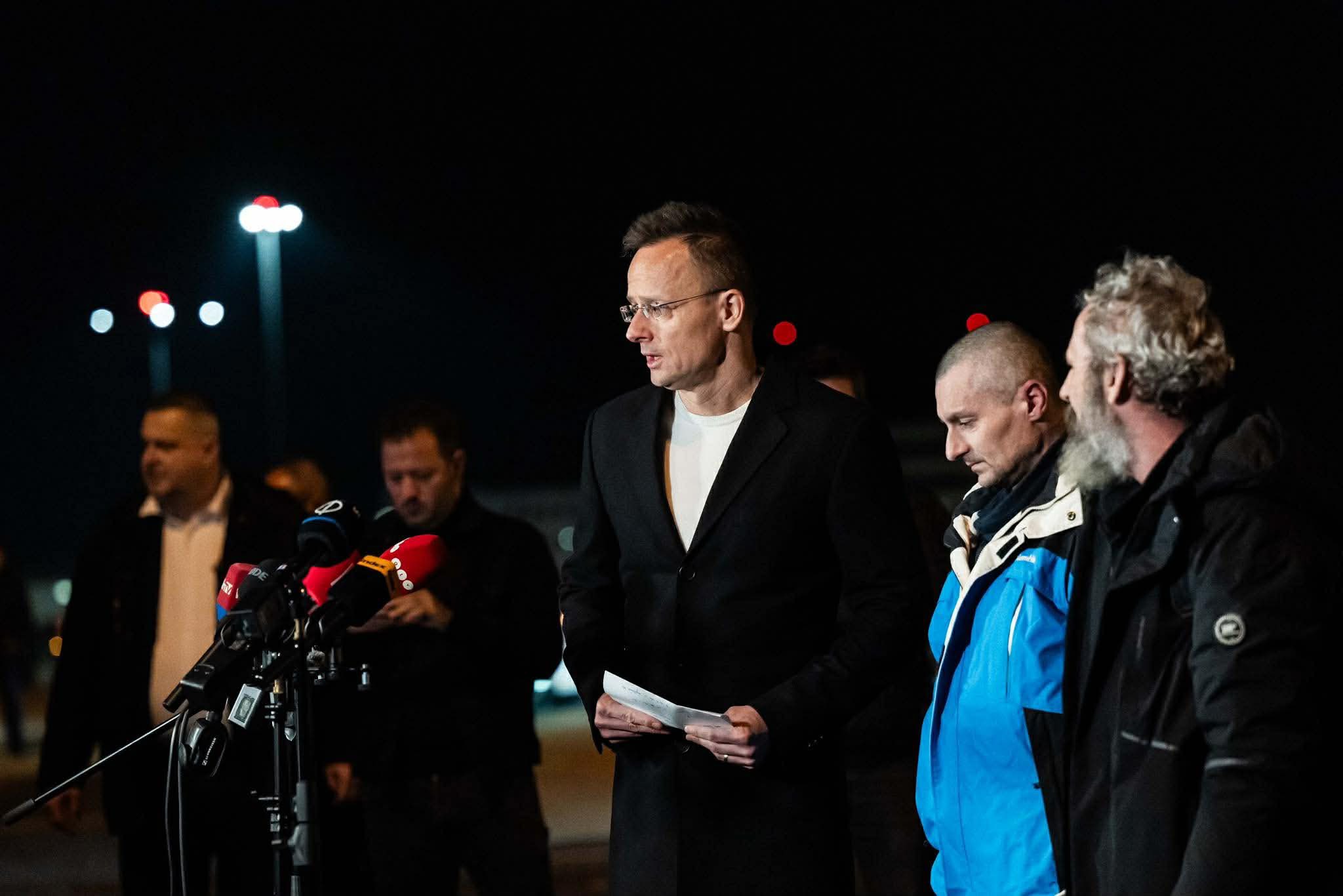 Петер Сіярто, звільнені з російського полону військові