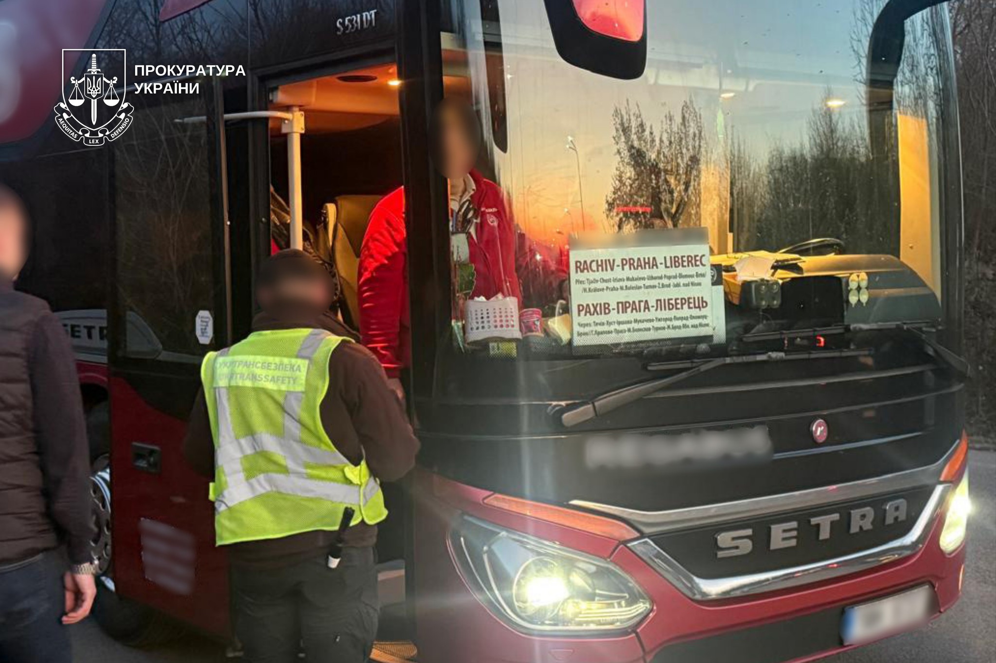 Обшуки в автобусі