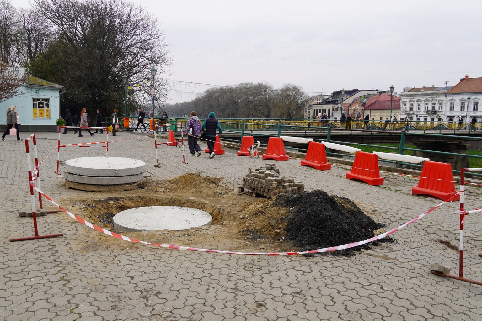 Площа Театральна в Ужгороді