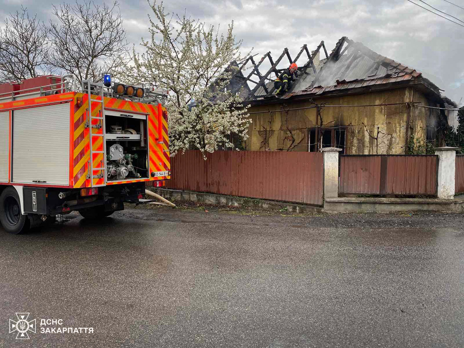 Будинок після пожежі у селі Онок