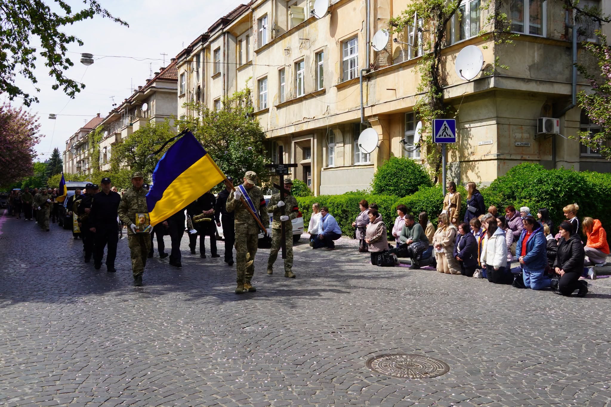 Прощання із полеглим воїном Андрієм Трещаком