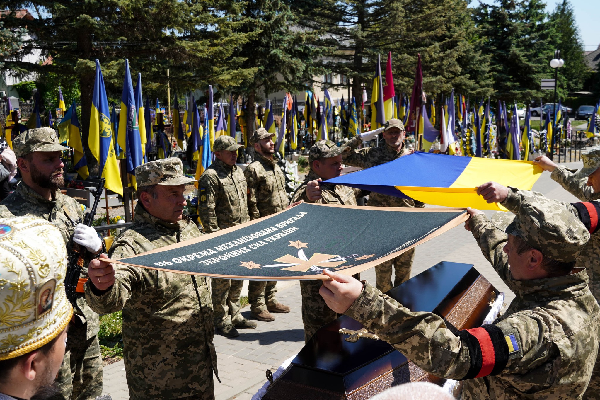 Прощання із полеглим воїном Олексієм Рожковим в Ужгороді