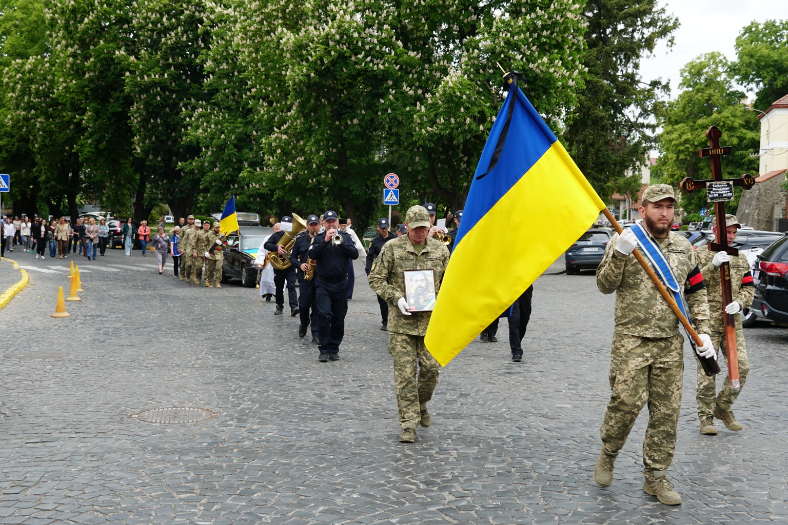 Прощання із полеглим воїном Володимиром Тарапатою в Ужгороді