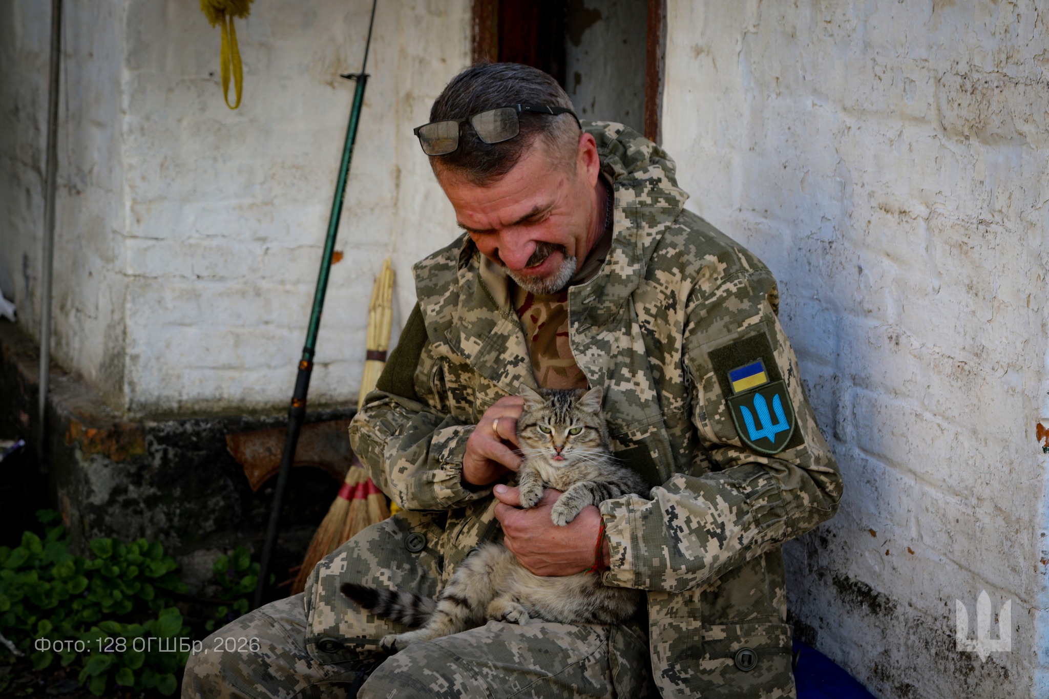 Військовий з котом