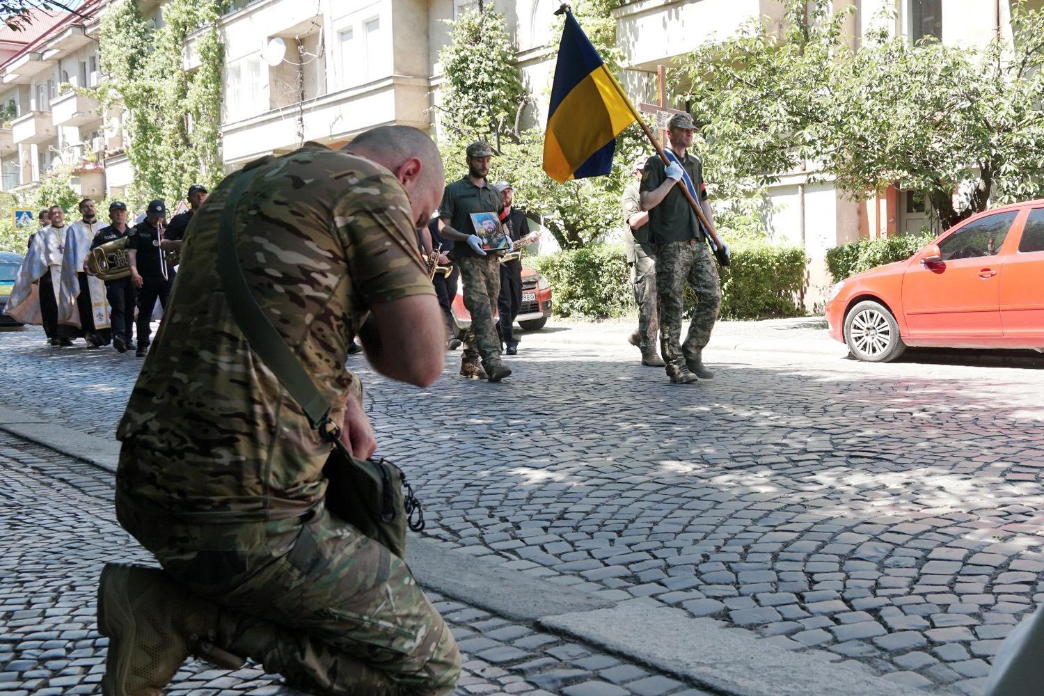 Прощання із воїном Віктором Дяківим в Ужгороді