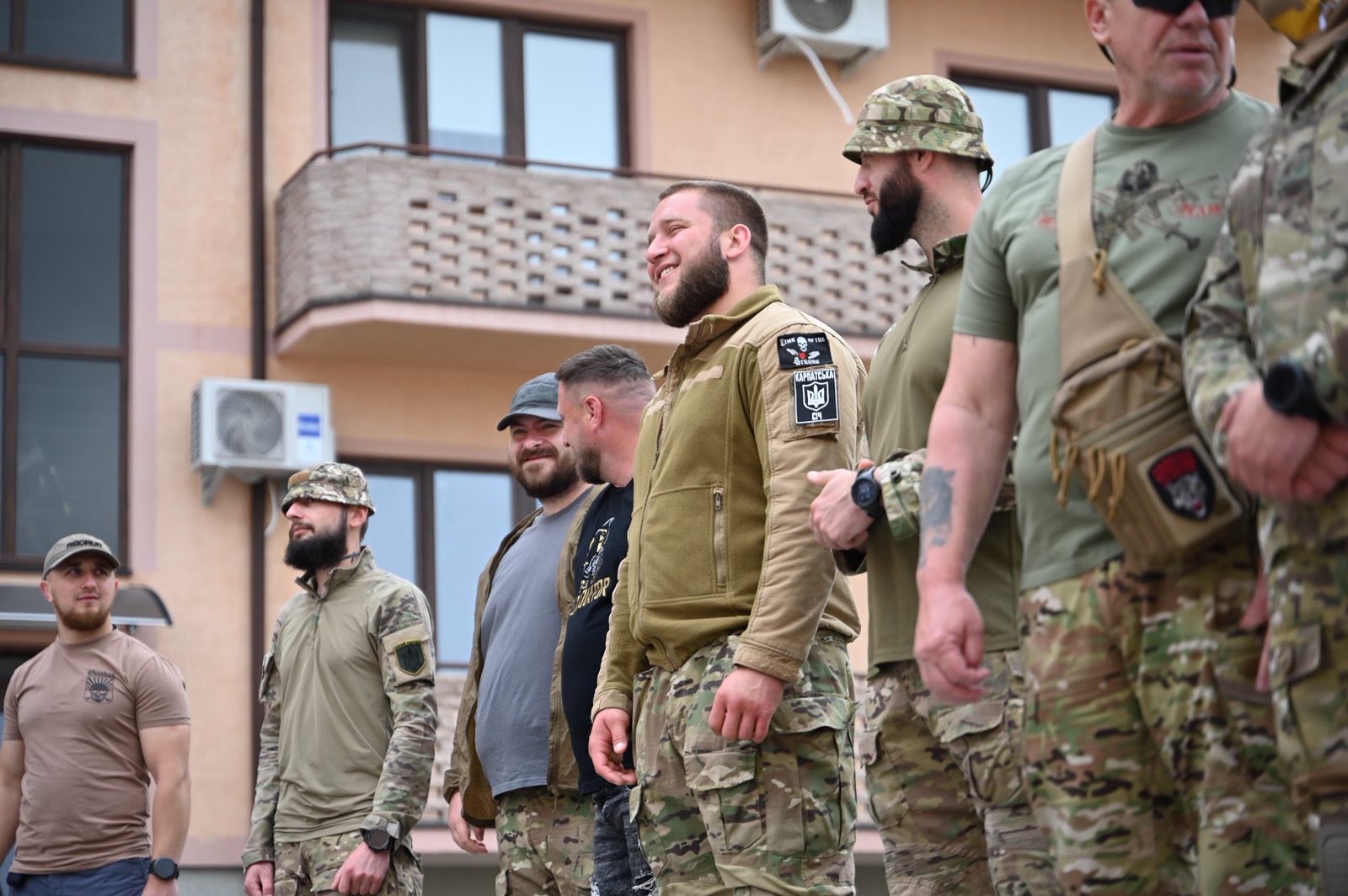 Військові та їх родини отримали житло в Ужгороді