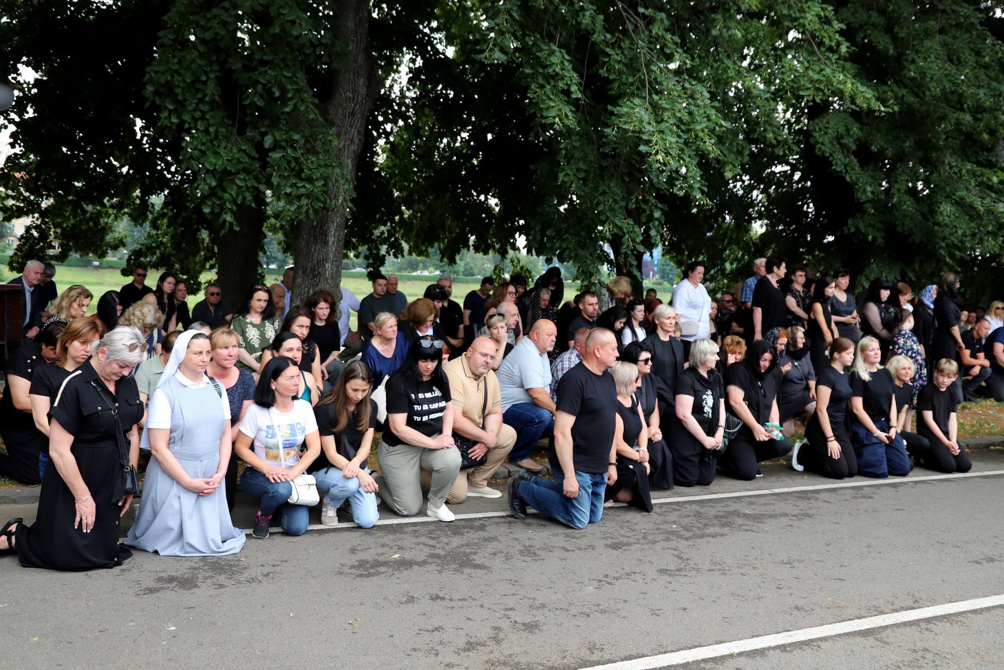 Прощання із полеглим воїном, лікарем-хірургом Олегом Наконечним в Ужгороді