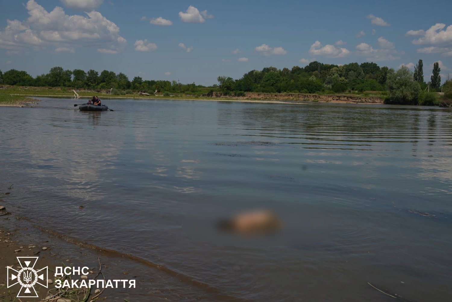 Пошуки дитини у річці Тиса