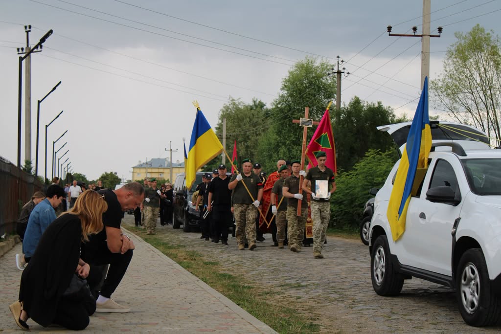 Прощання із полеглим прикордонником Тарасом Солтисом