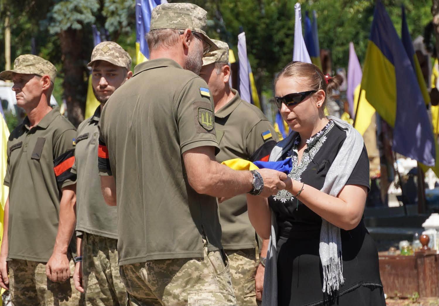 Прощання із воїном Володимиром Рогачем в Ужгороді