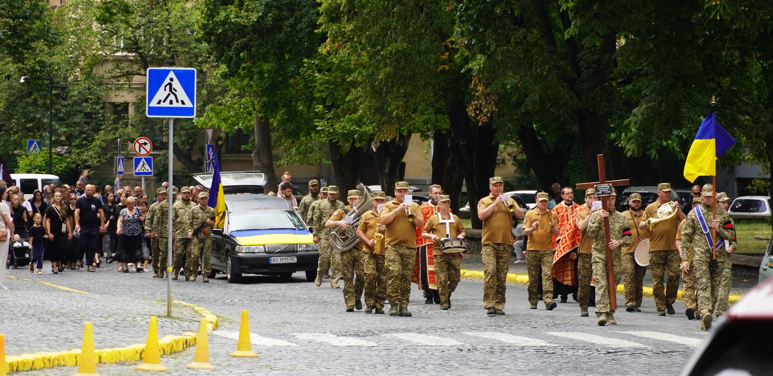 Прощання із полеглим воїном Олександром Карбованцем