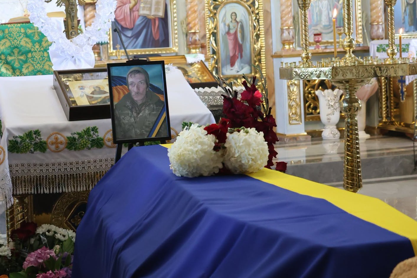 Прощання із полеглим воїном Андрієм Боршошем