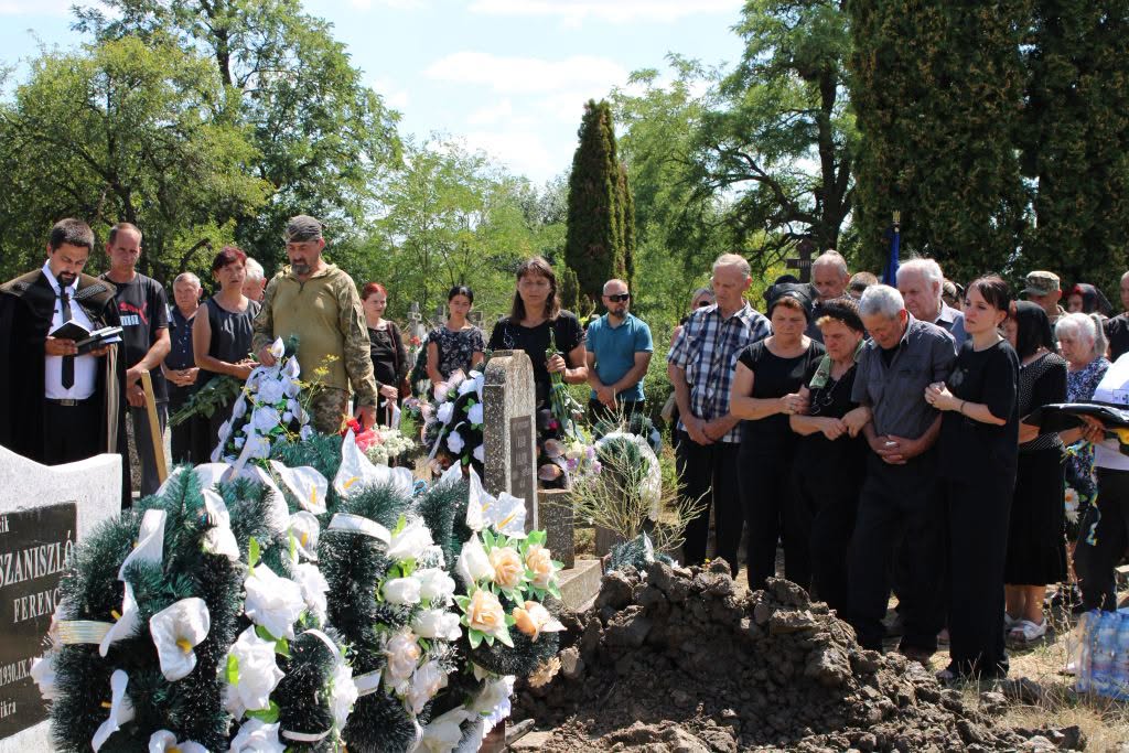 Прощання із полеглим воїном Іштваном Фекете
