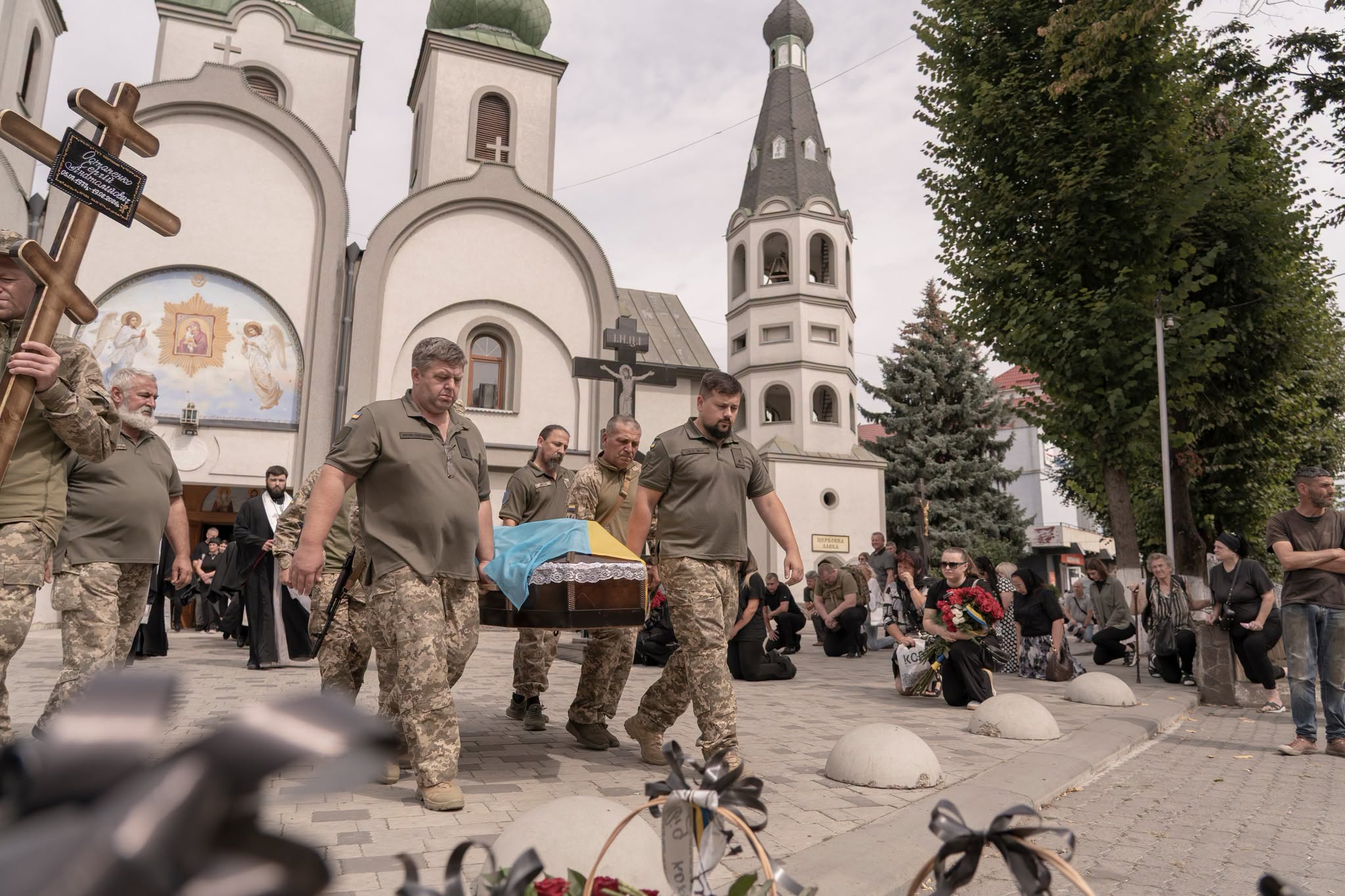 Прощання із воїном Сергієм Остапенком у Мукачеві