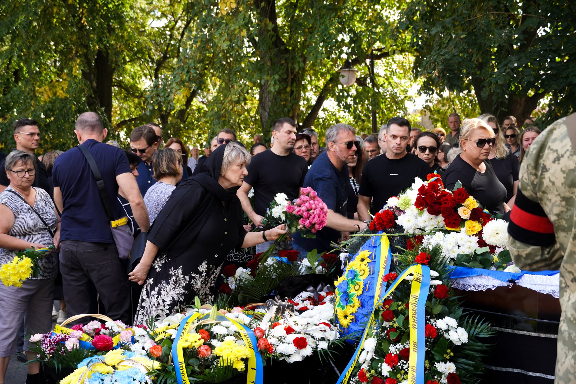 В Ужгороді прощаються із воїном Володимиром Солониною
