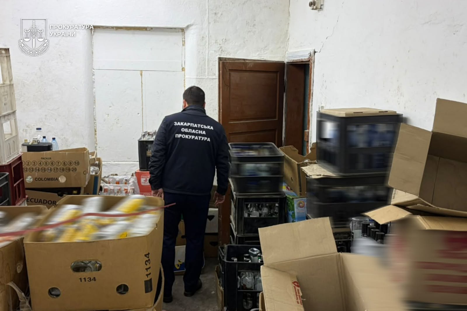 Сімʼя з Ужгорода підпільно виготовляла і продавала розведений з водою алкоголь