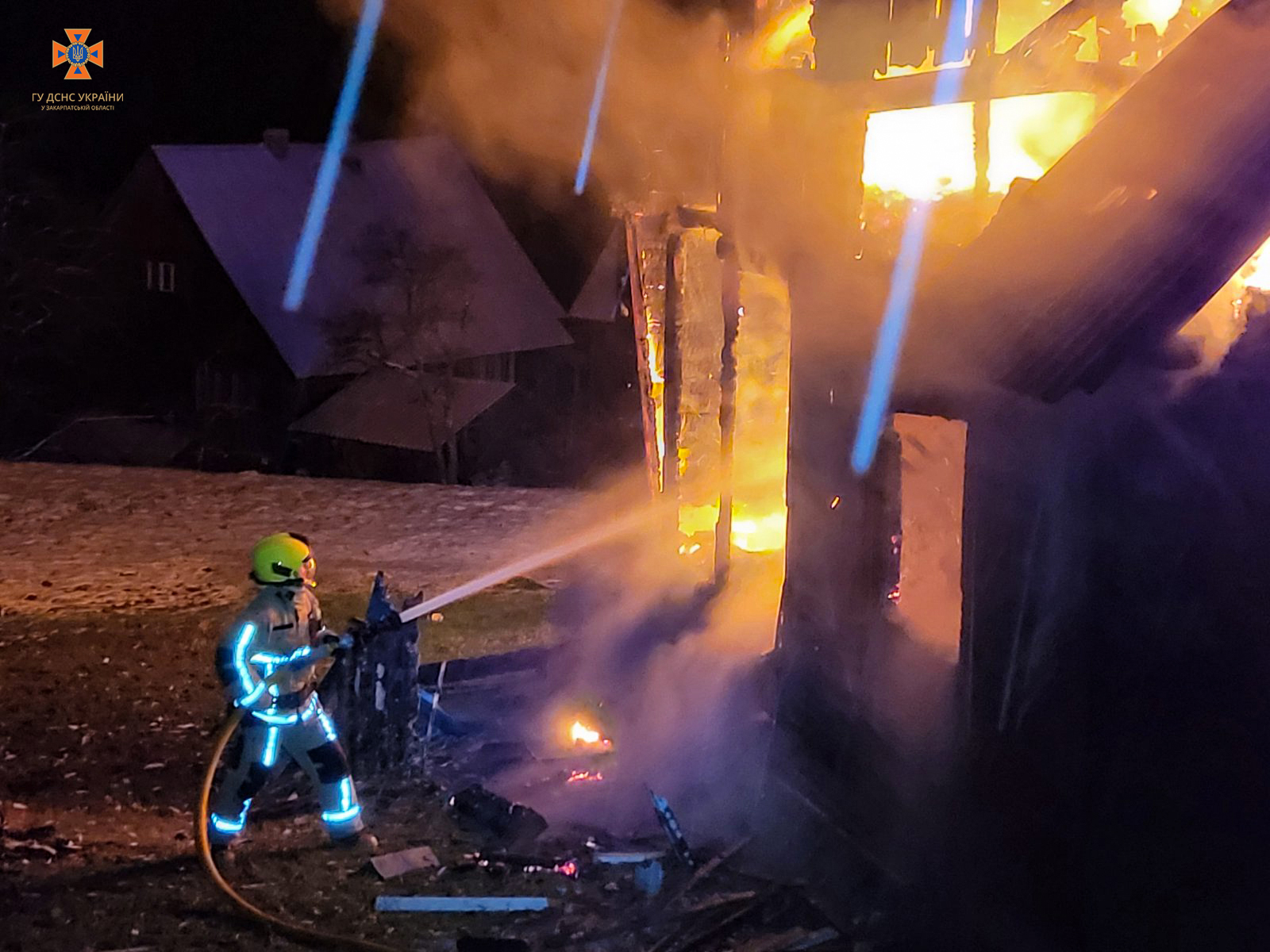 На Рахівщині пожежа знищили будинок 