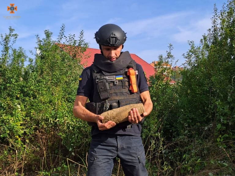 Снаряд знищили рятувальники 