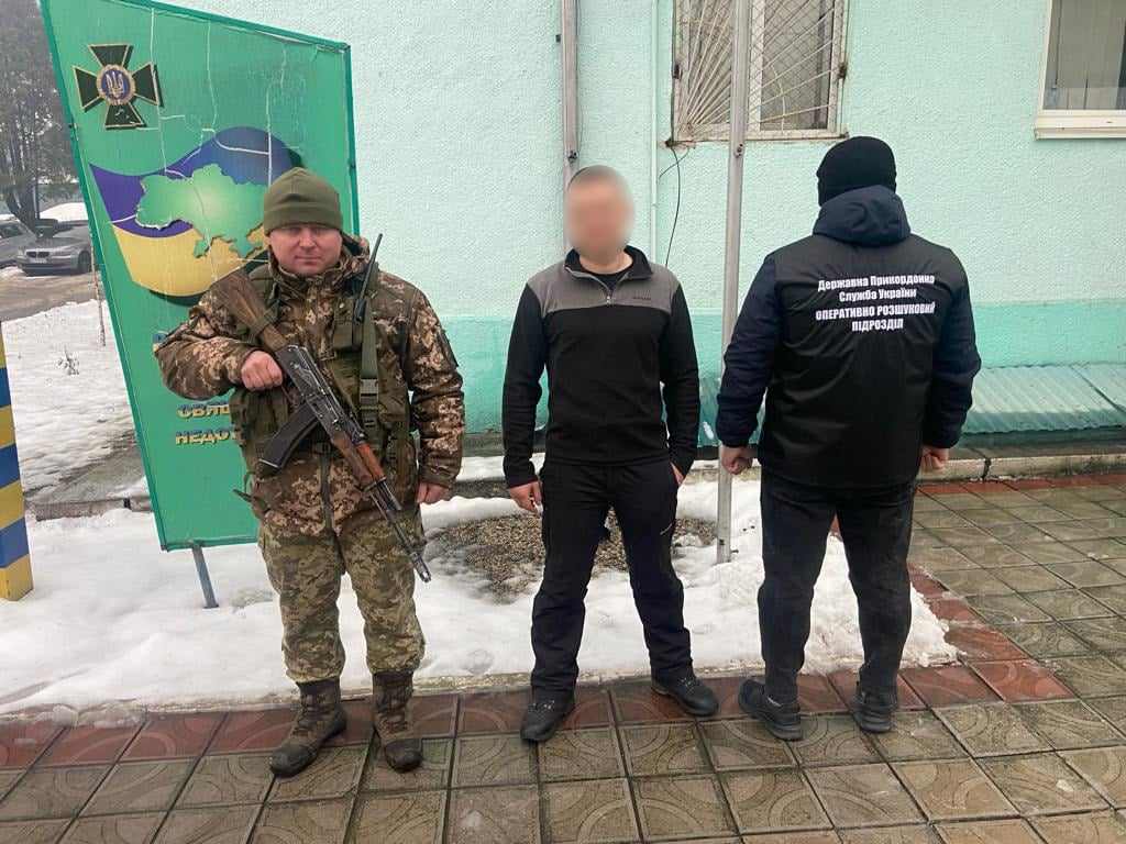 Один з чоловіків, якого затримали прикордонники на Закарпатті прикордонники 