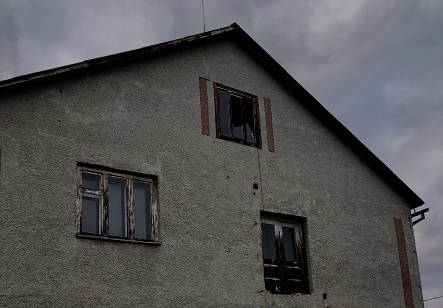 Будівля у Нересниці, де облаштували пансіонат для переселенців