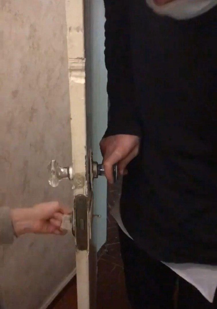Закарпатка Олександра Волкова, яку евакуювали з Китаю, показала свій номер у сан