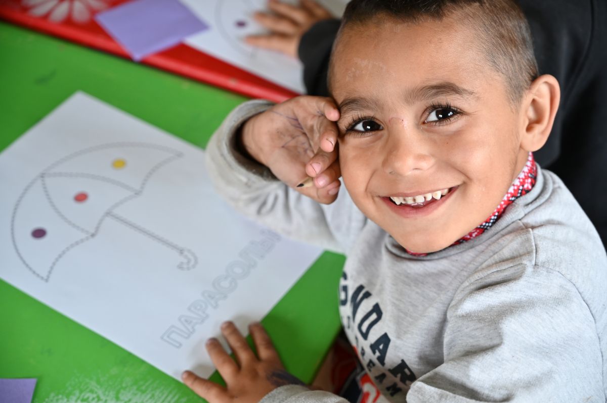 Хлопчик у ромській школі