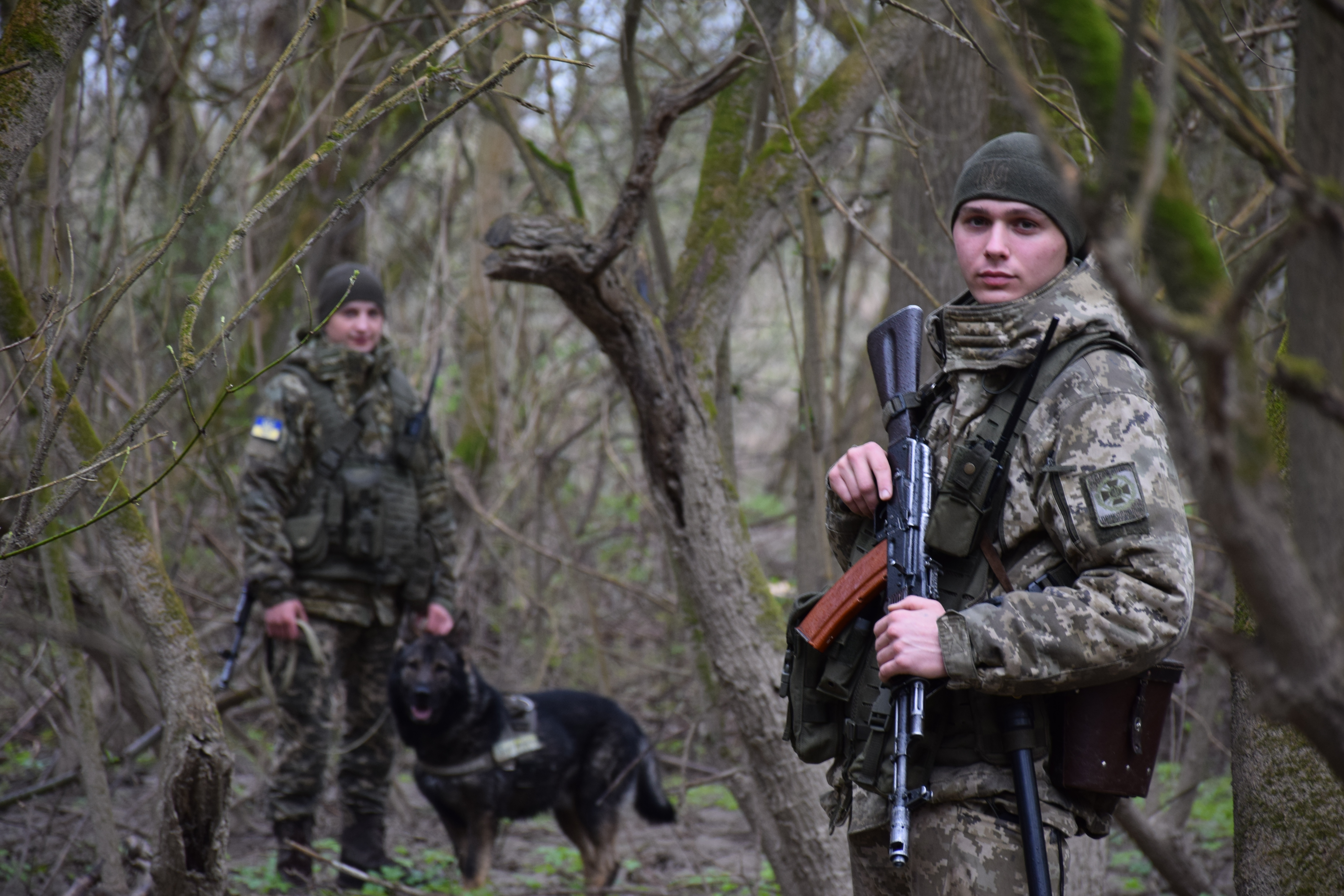 Приклрдонники зі свої чотирилапим побратимом Фреєм