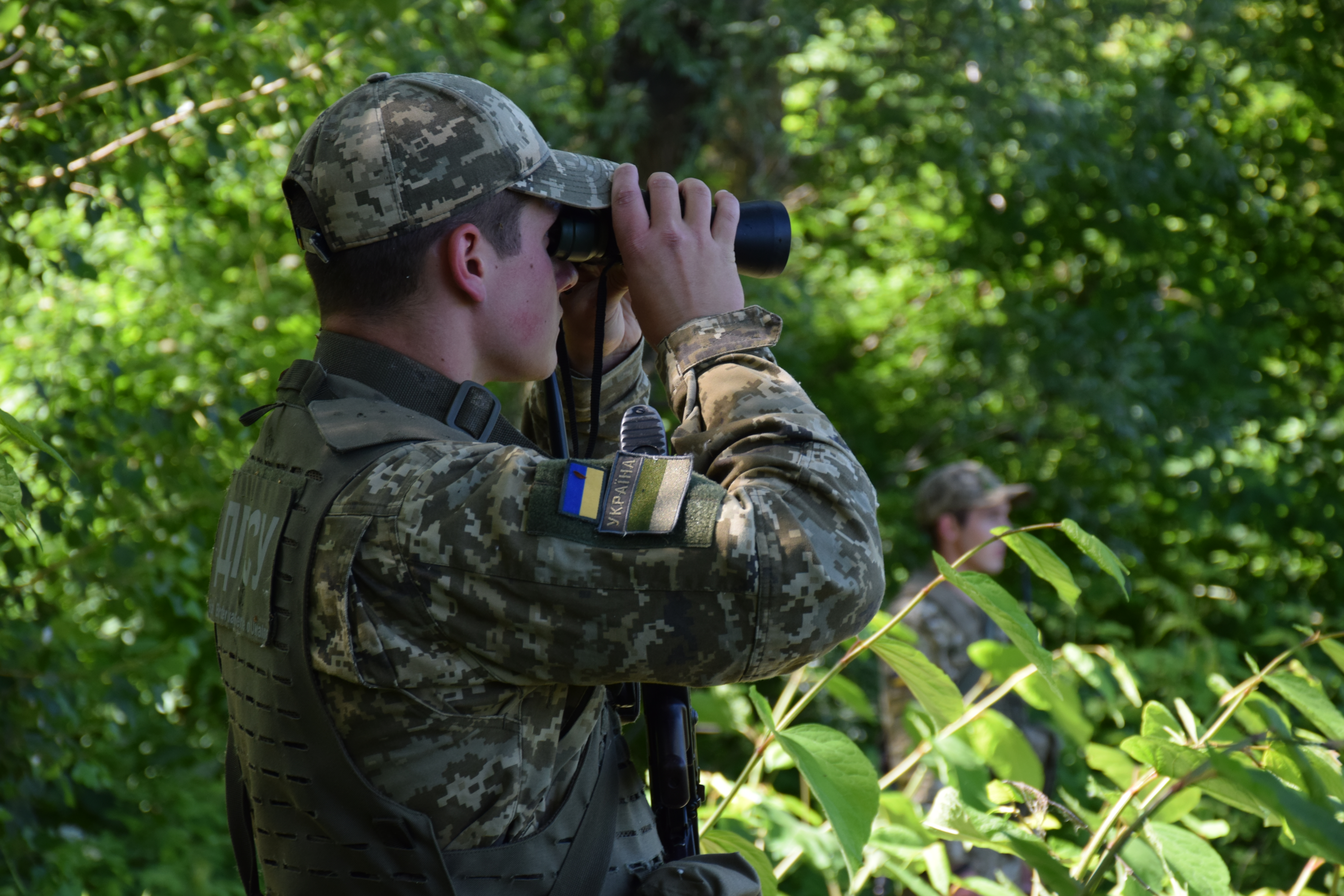 Мукачівський прикордонний загін потребує водіїв, медиків, кухарів та ін. 