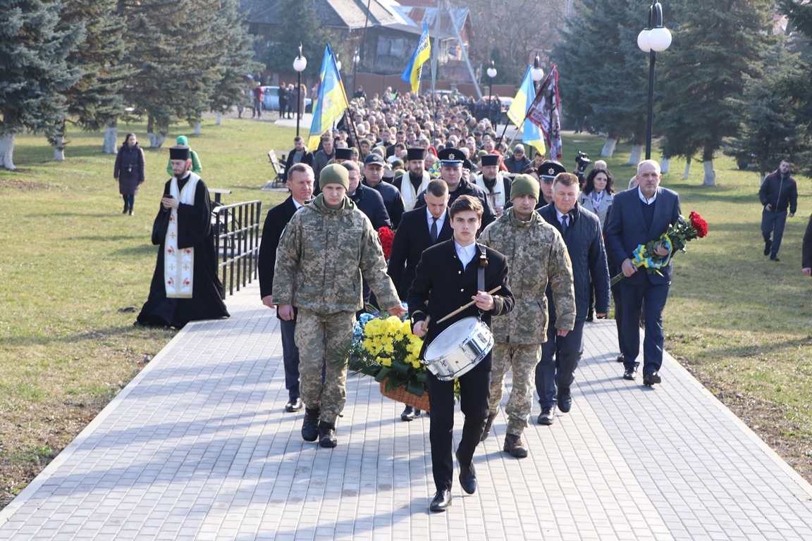 В Ужгороді вшанували військовослужбовців, що брали участь у захисті Дебальцівськ
