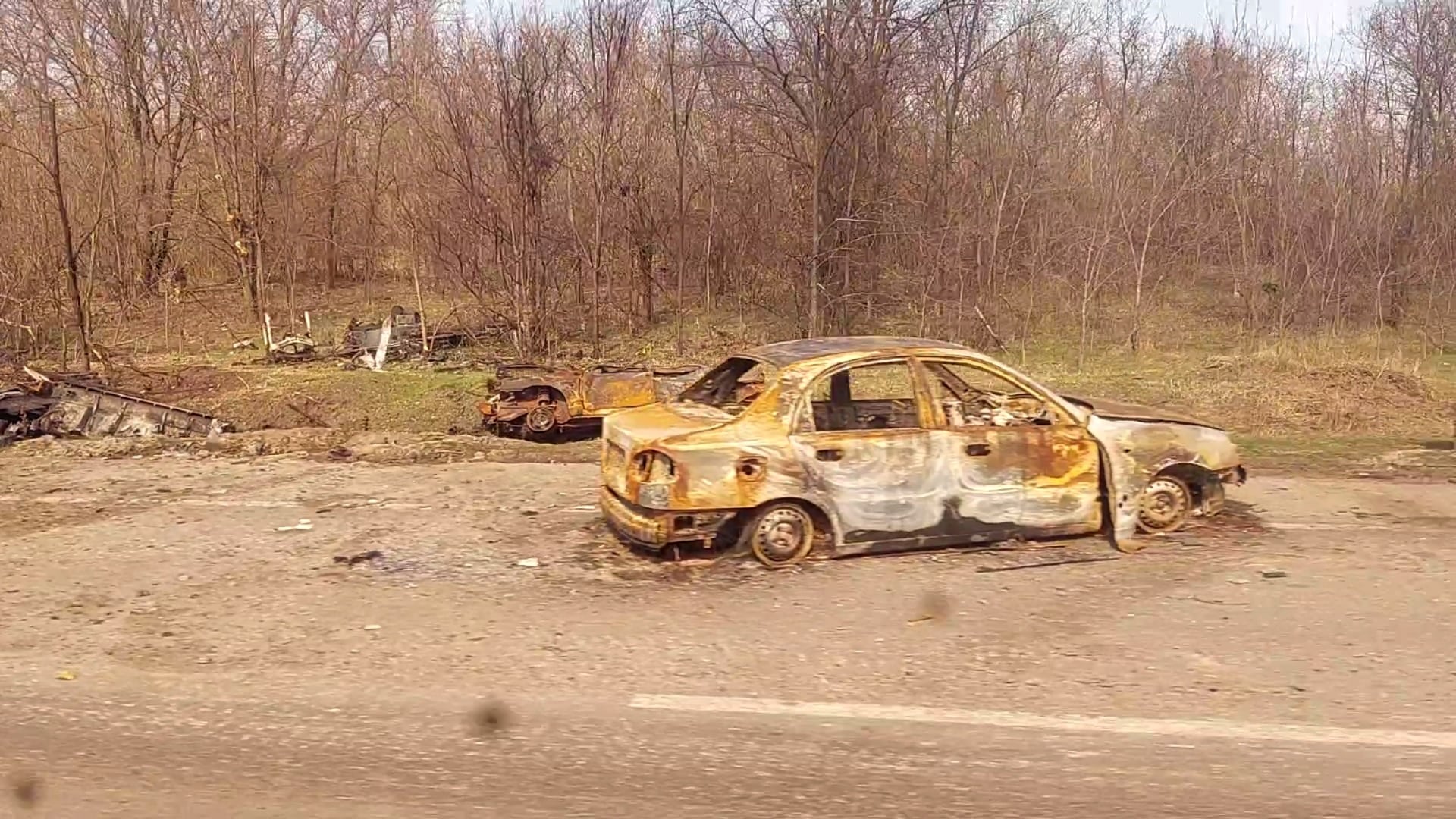 Знищене окупантами авто на дорозі між Запрріжжям і Бердянськом