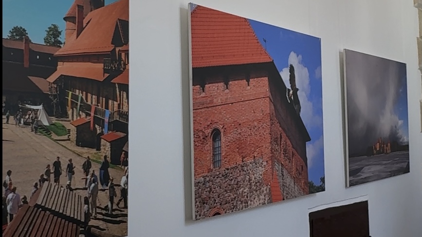 Фотовиставка про литовський острівний замок