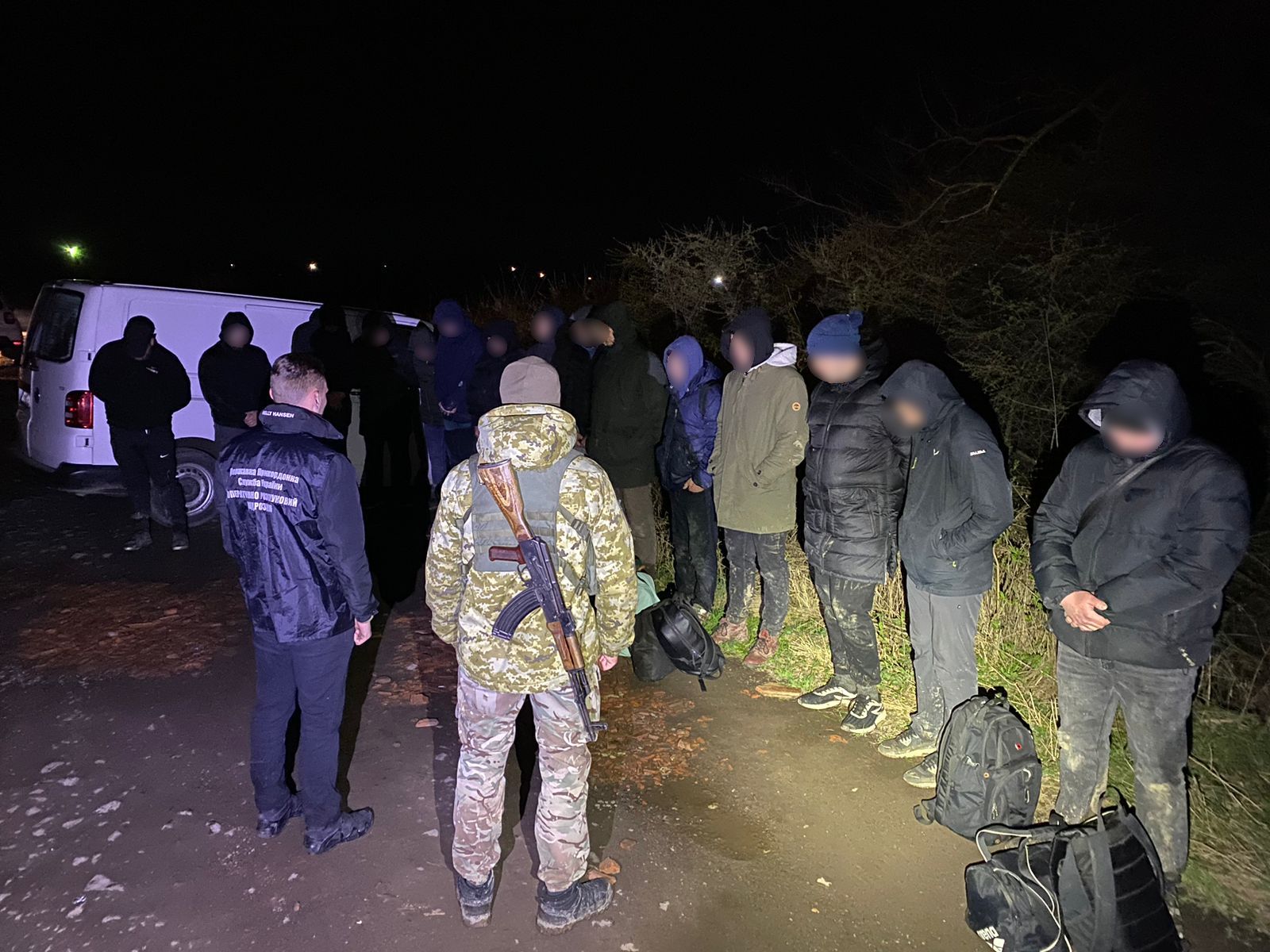 Загалом усі 16 чоловіків сплатили переправникам 111,5 тисяч доларів США.