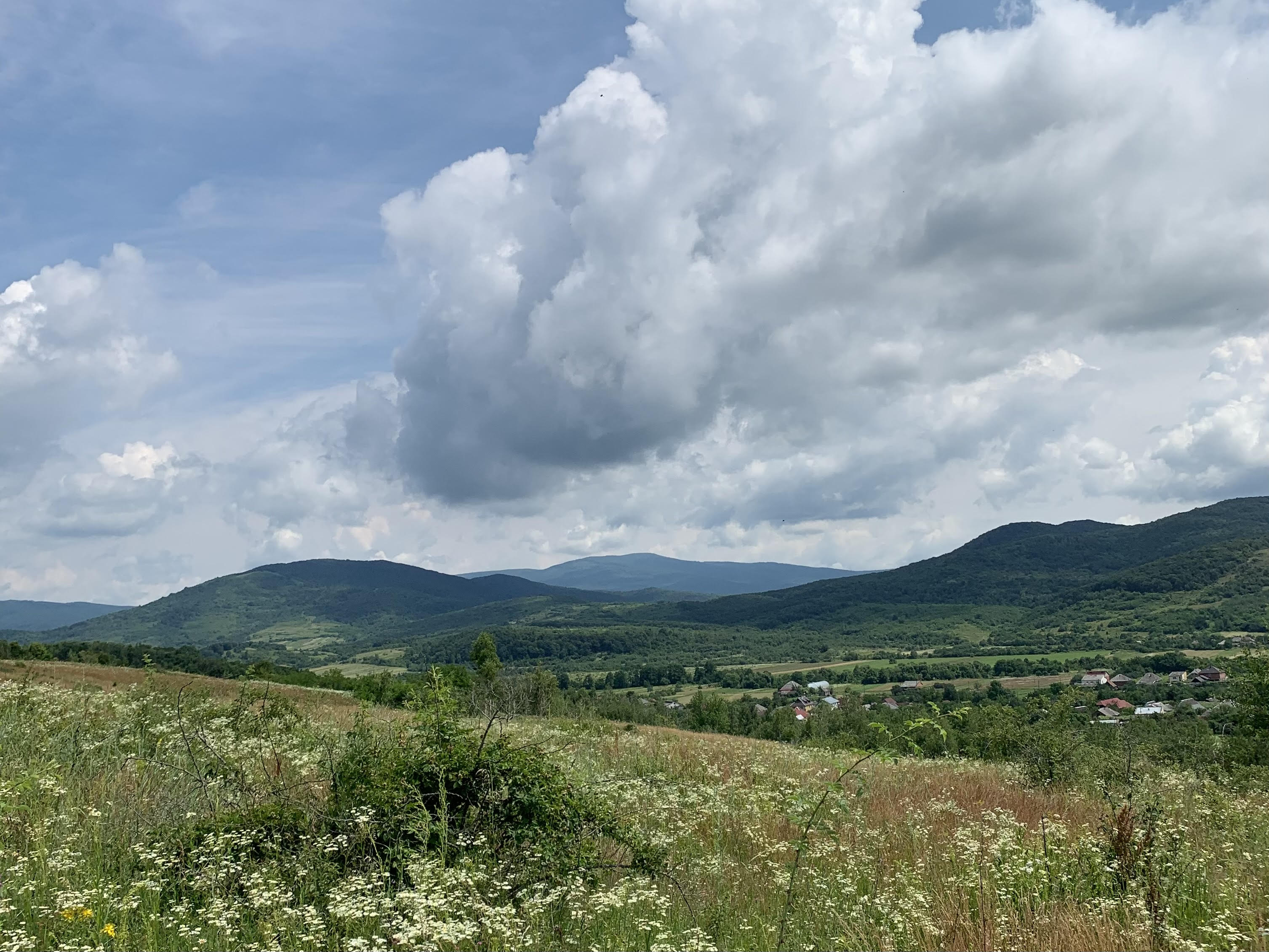 Пейзаж Закарпаття. Гірська місцевість