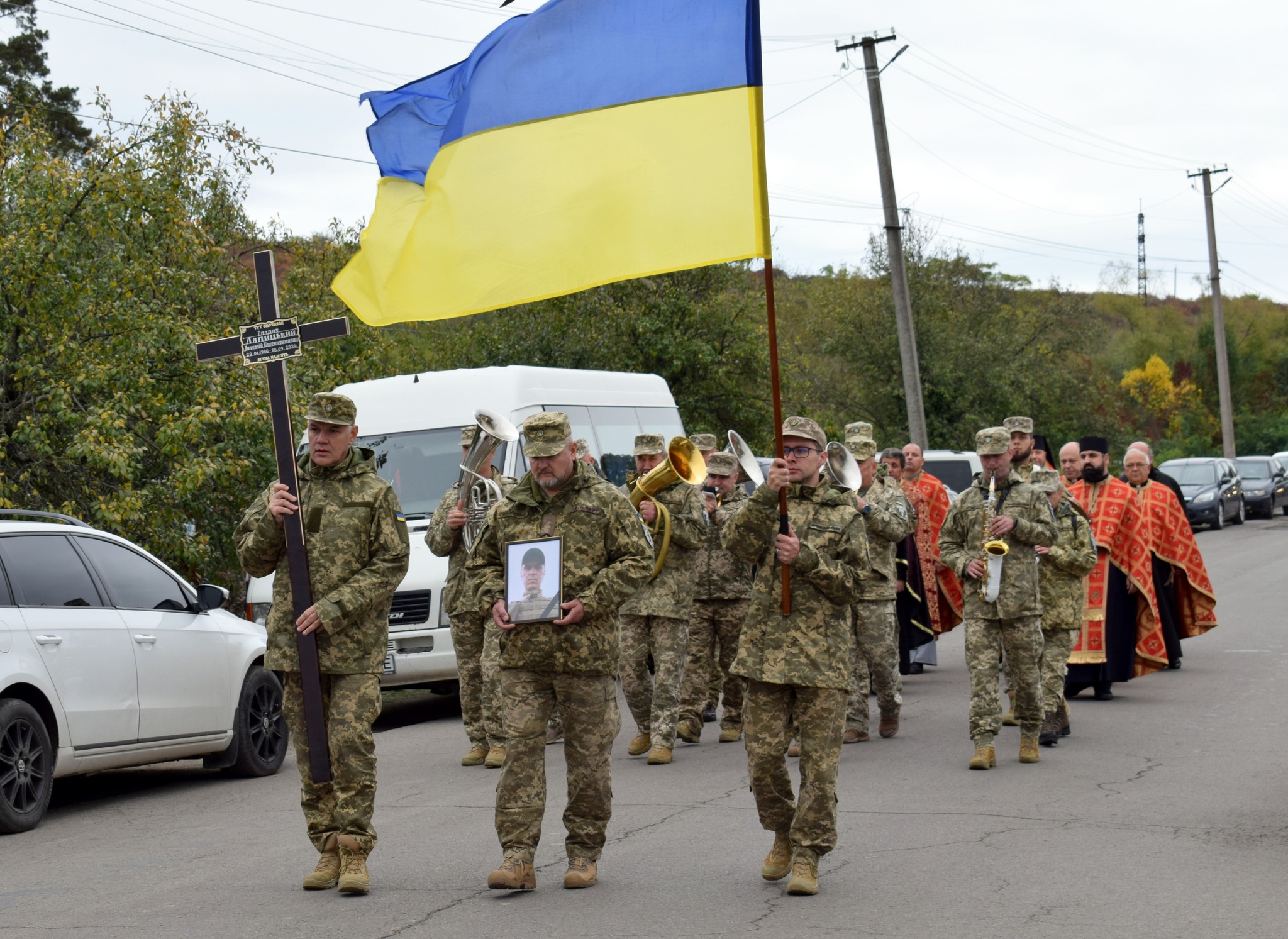 Прощання з воїном Анатолієм Лапицьким